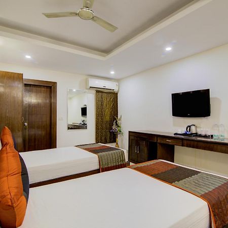 Airport La Sapphire Hotel & Restaurant New Delhi Bagian luar foto