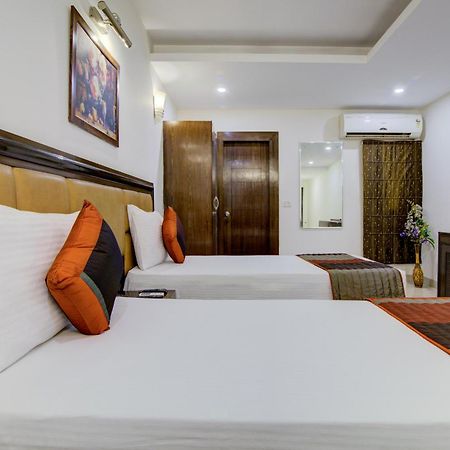 Airport La Sapphire Hotel & Restaurant New Delhi Bagian luar foto