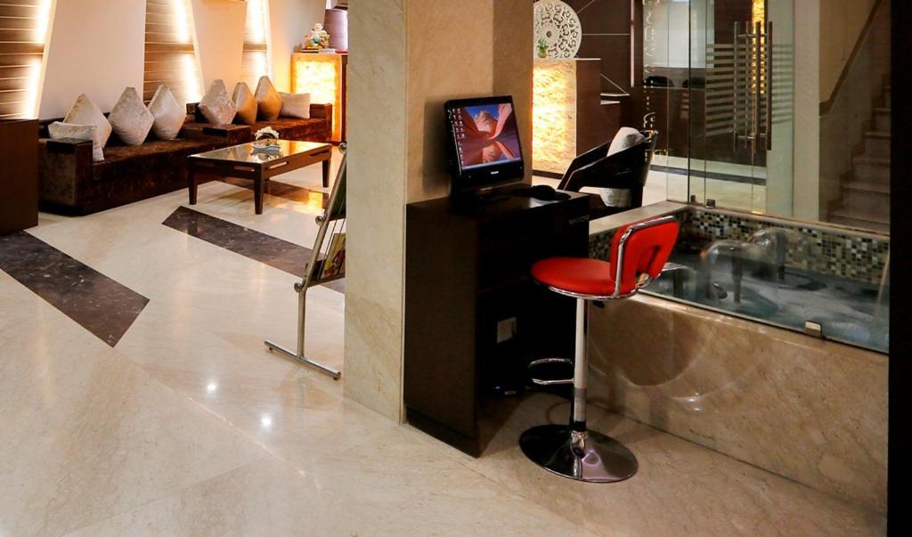 Airport La Sapphire Hotel & Restaurant New Delhi Bagian luar foto