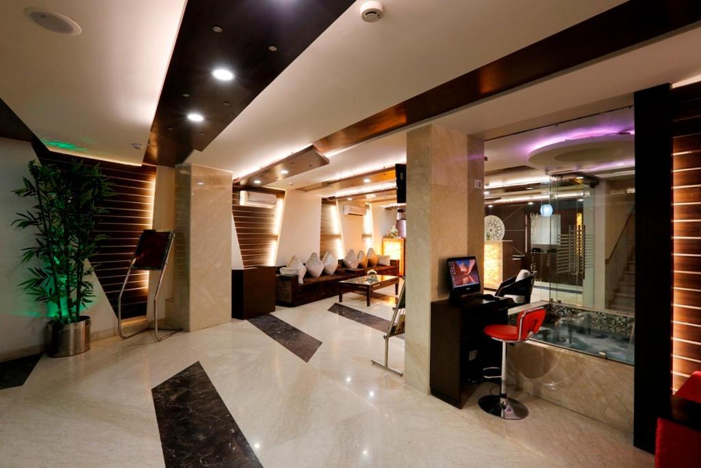 Airport La Sapphire Hotel & Restaurant New Delhi Bagian luar foto