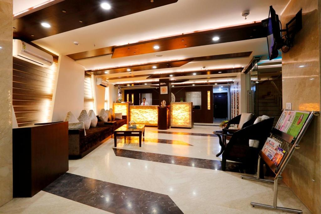 Airport La Sapphire Hotel & Restaurant New Delhi Bagian luar foto