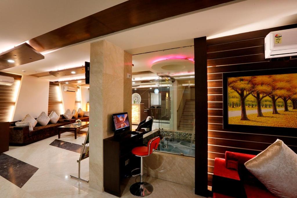 Airport La Sapphire Hotel & Restaurant New Delhi Bagian luar foto