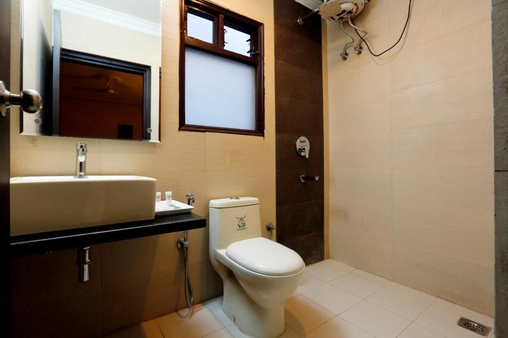 Airport La Sapphire Hotel & Restaurant New Delhi Bagian luar foto