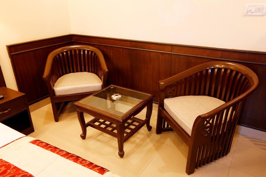 Airport La Sapphire Hotel & Restaurant New Delhi Bagian luar foto