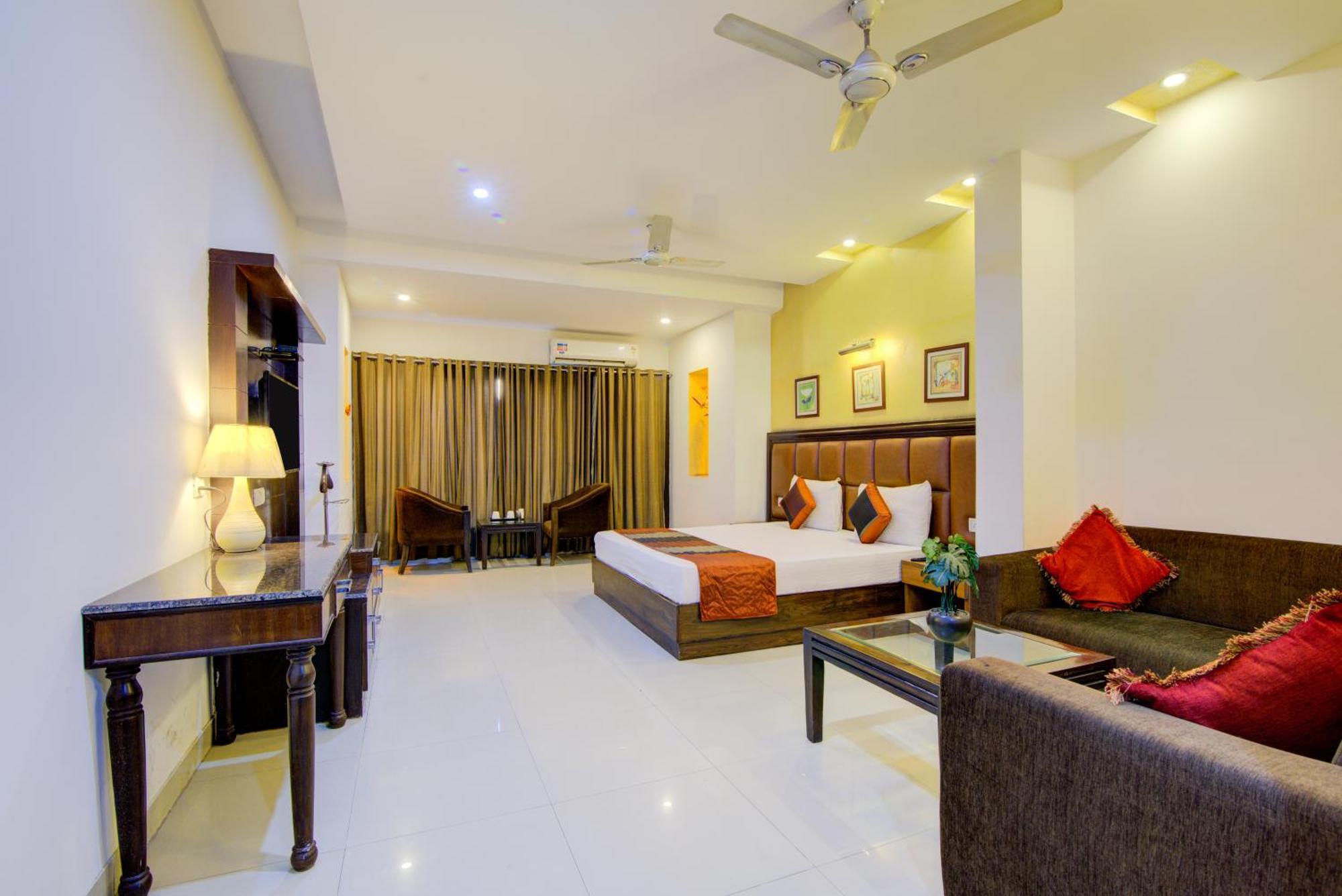 Airport La Sapphire Hotel & Restaurant New Delhi Bagian luar foto