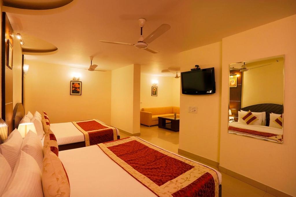 Airport La Sapphire Hotel & Restaurant New Delhi Bagian luar foto