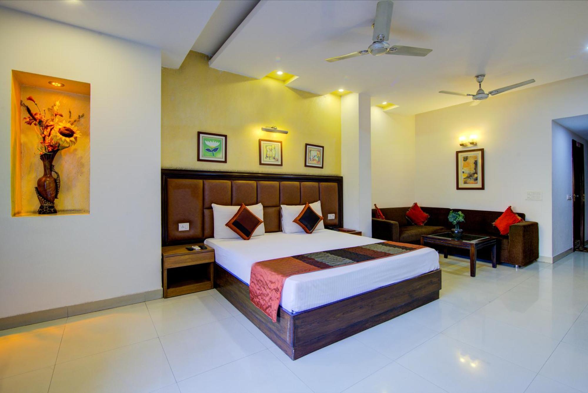 Airport La Sapphire Hotel & Restaurant New Delhi Bagian luar foto