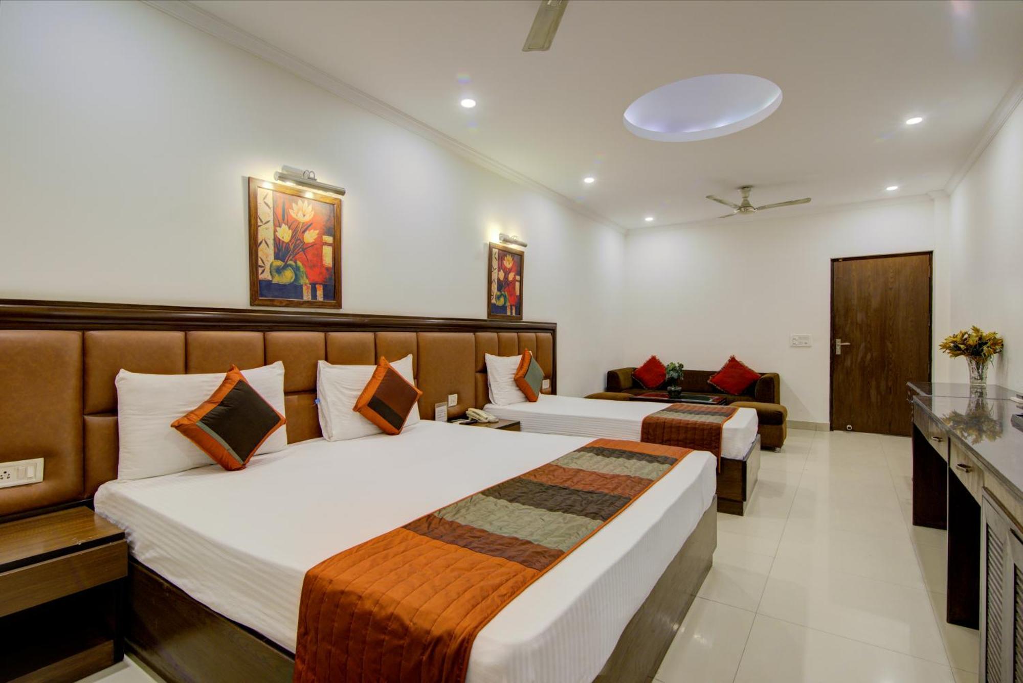 Airport La Sapphire Hotel & Restaurant New Delhi Bagian luar foto